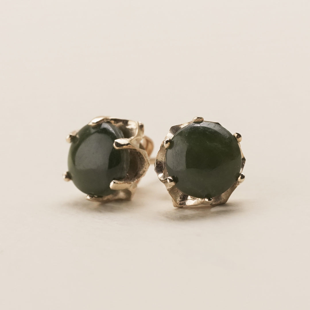 Kawakawa Pounamu Stud Earrings in 9k Gold
