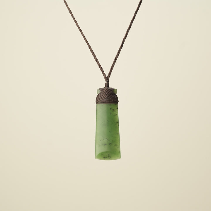 Kahurangi Toki - Medium Pounamu Pendant
