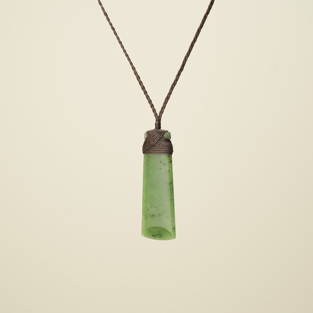 Kahurangi Toki - Medium Pounamu Pendant