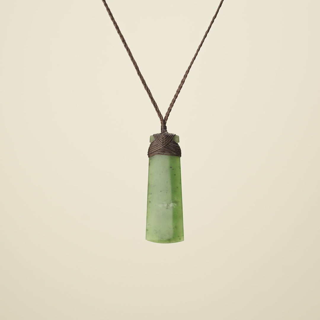 Kahurangi Toki - Medium Pounamu Pendant