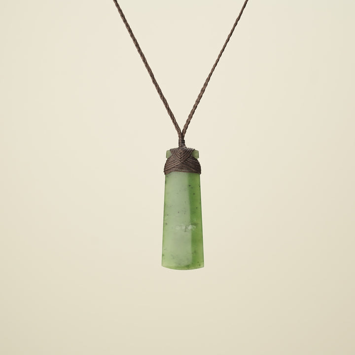 Kahurangi Toki - Medium Pounamu Pendant