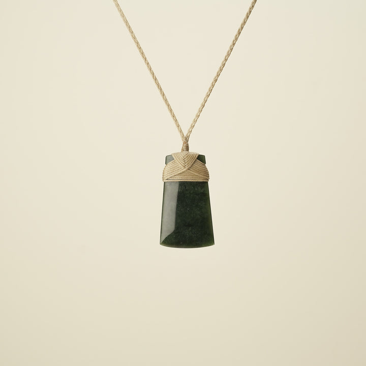 Tan Binding Kawakawa Toki - Medium Pounamu Pendant