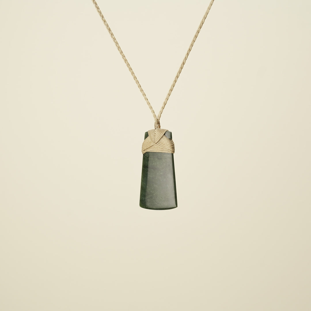 Tan Binding Kawakawa Toki - Medium Pounamu Pendant