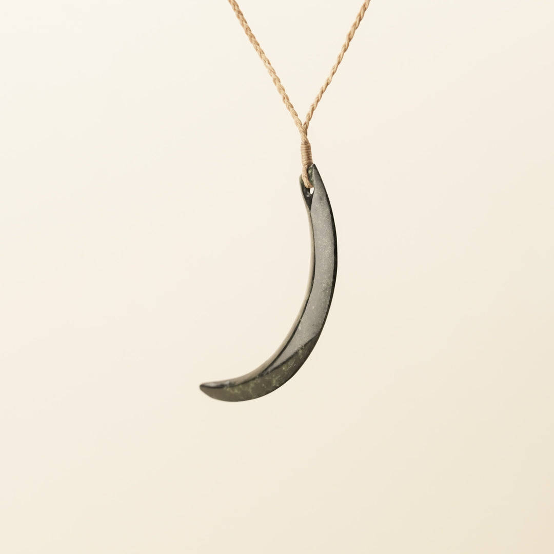 Tangiwai Medium Niho Pounamu Pendant