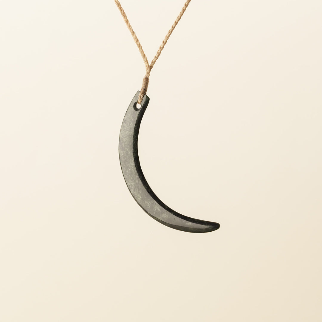 Tangiwai Medium Niho Pounamu Pendant