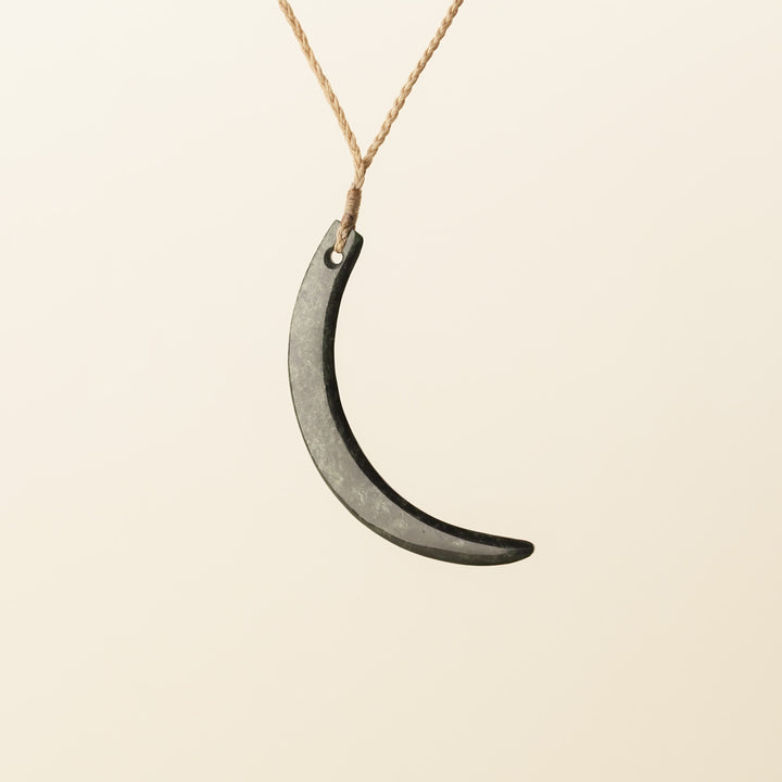 Tangiwai Medium Niho Pounamu Pendant