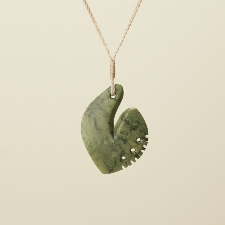 Notched Hei Matau Raukaraka Medium Pendant, Tan Binding