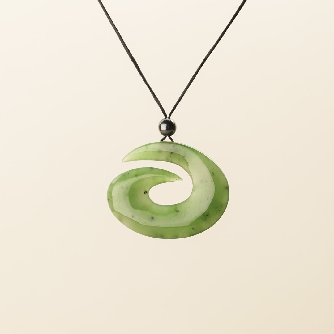 Greenstone Round Hei Matau, Medium