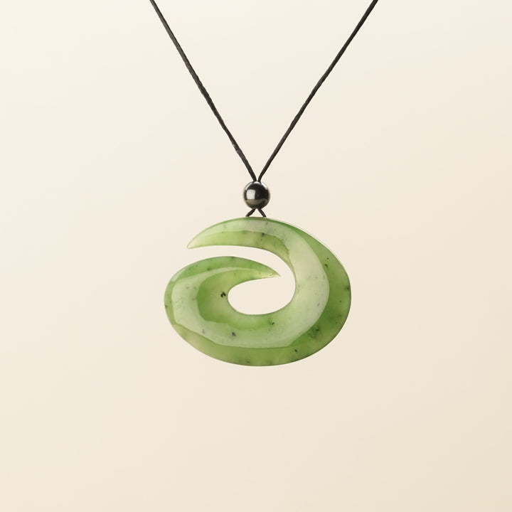 Greenstone Round Hei Matau, Medium