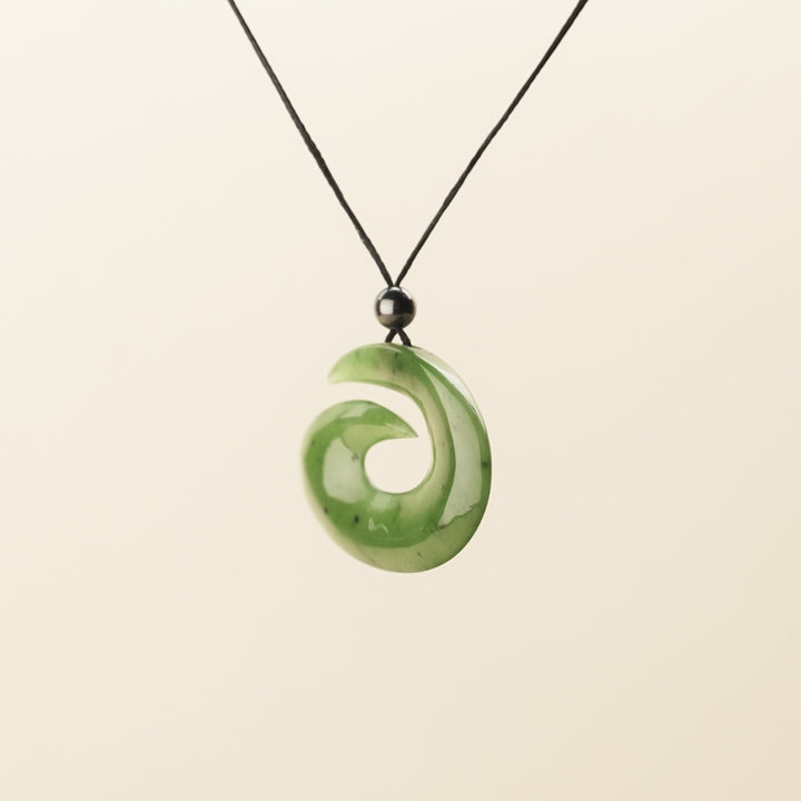 Greenstone Round Hei Matau, Medium