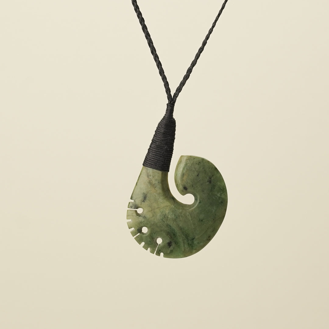 Hei Matau Raukaraka Large Pendant, Black Binding