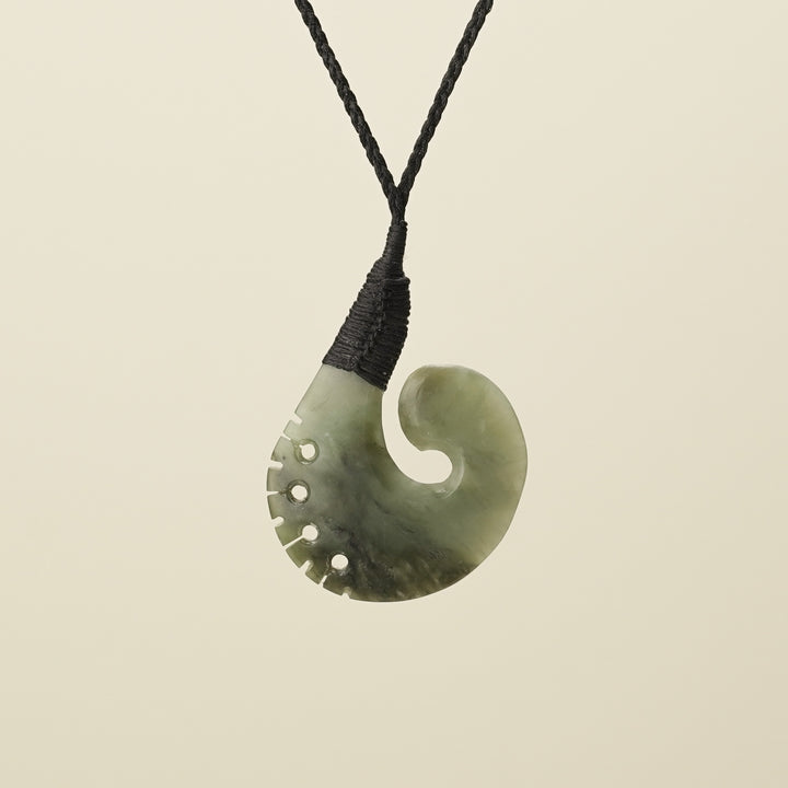 Hei Matau Hapopo Pendant Medium, Black Binding