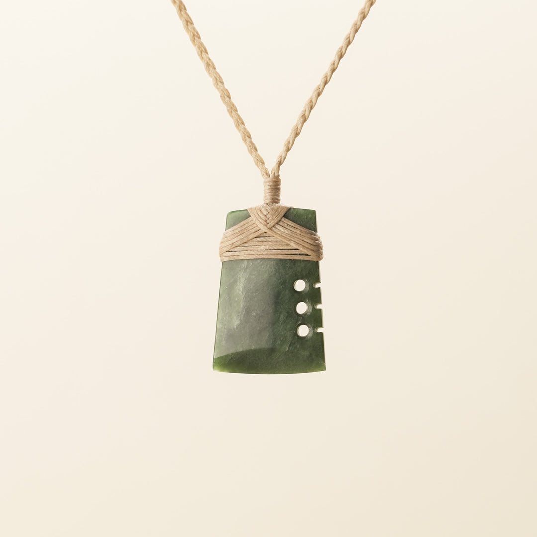 Kawakawa XS Notched Toki Pounamu Pendant