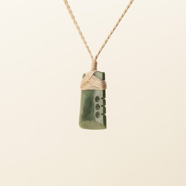 Kawakawa XS Notched Toki Pounamu Pendant