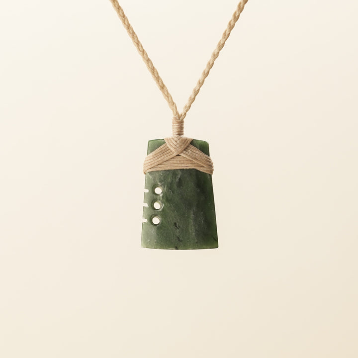 Kawakawa XS Notched Toki Pounamu Pendant