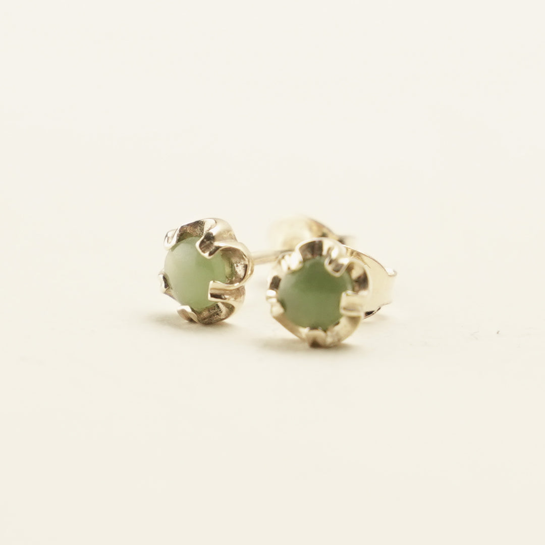 Kahurangi Pounamu Fluted Stud Earrings in 9k Gold