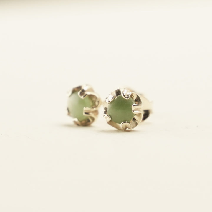 Kahurangi Pounamu Fluted Stud Earrings in 9k Gold