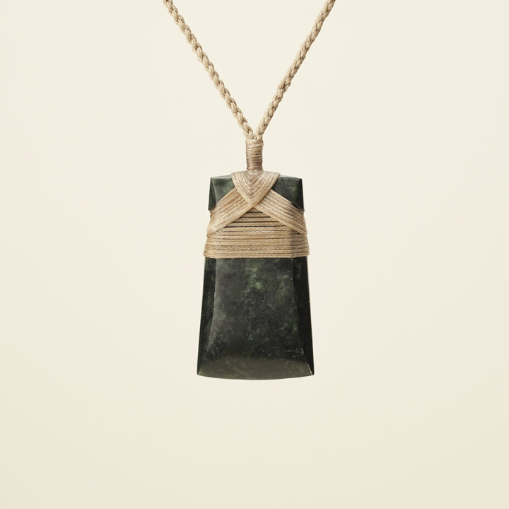 Toki Kawakawa Matte – Pounamu Small, Tan Binding