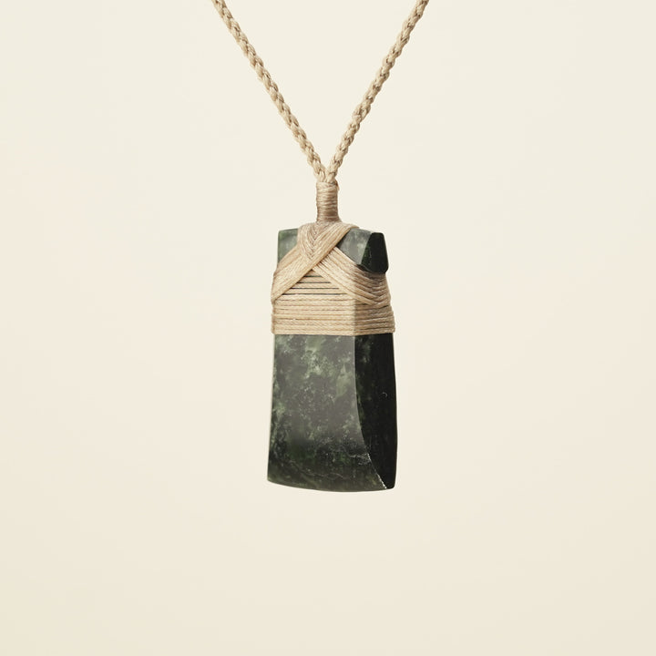 Toki Kawakawa Matte – Pounamu Small, Tan Binding