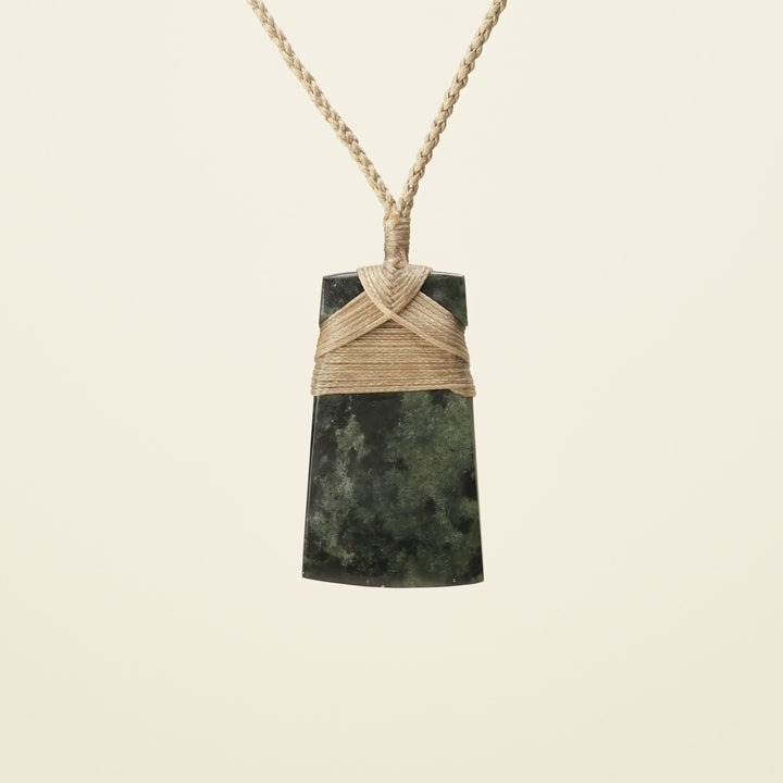 Toki Kawakawa Matte – Pounamu Small, Tan Binding