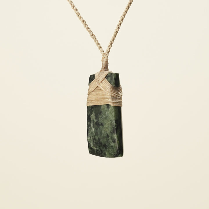 Toki Kawakawa Matte – Pounamu Small, Tan Binding