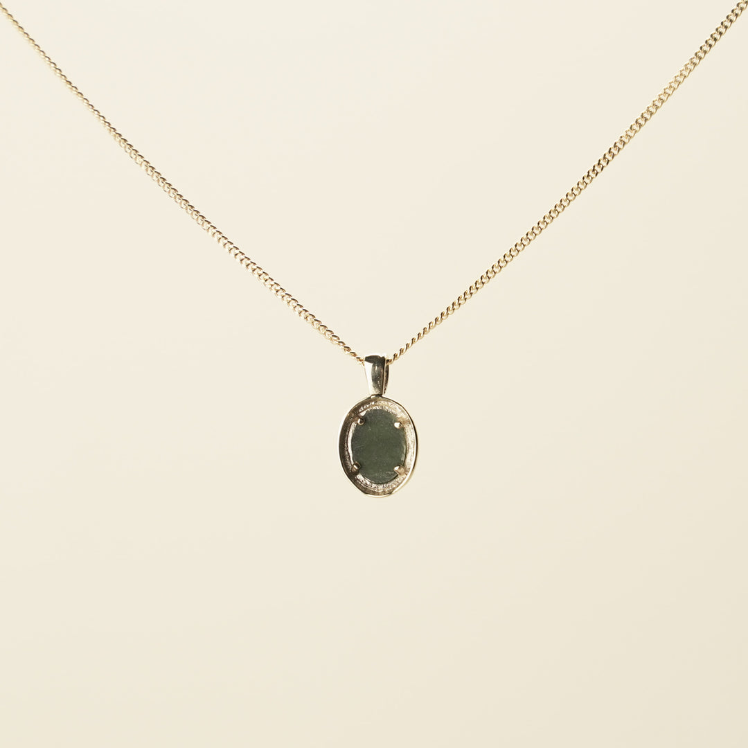 Kawakawa Pounamu Oval Pendant in 9k Gold