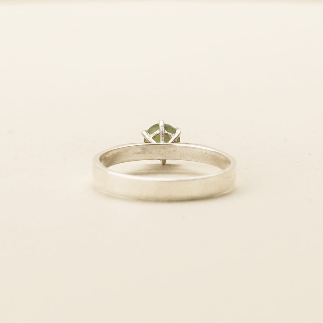 Pounamu Six-Claw Bevelled-Shoulder Sterling Silver Ring