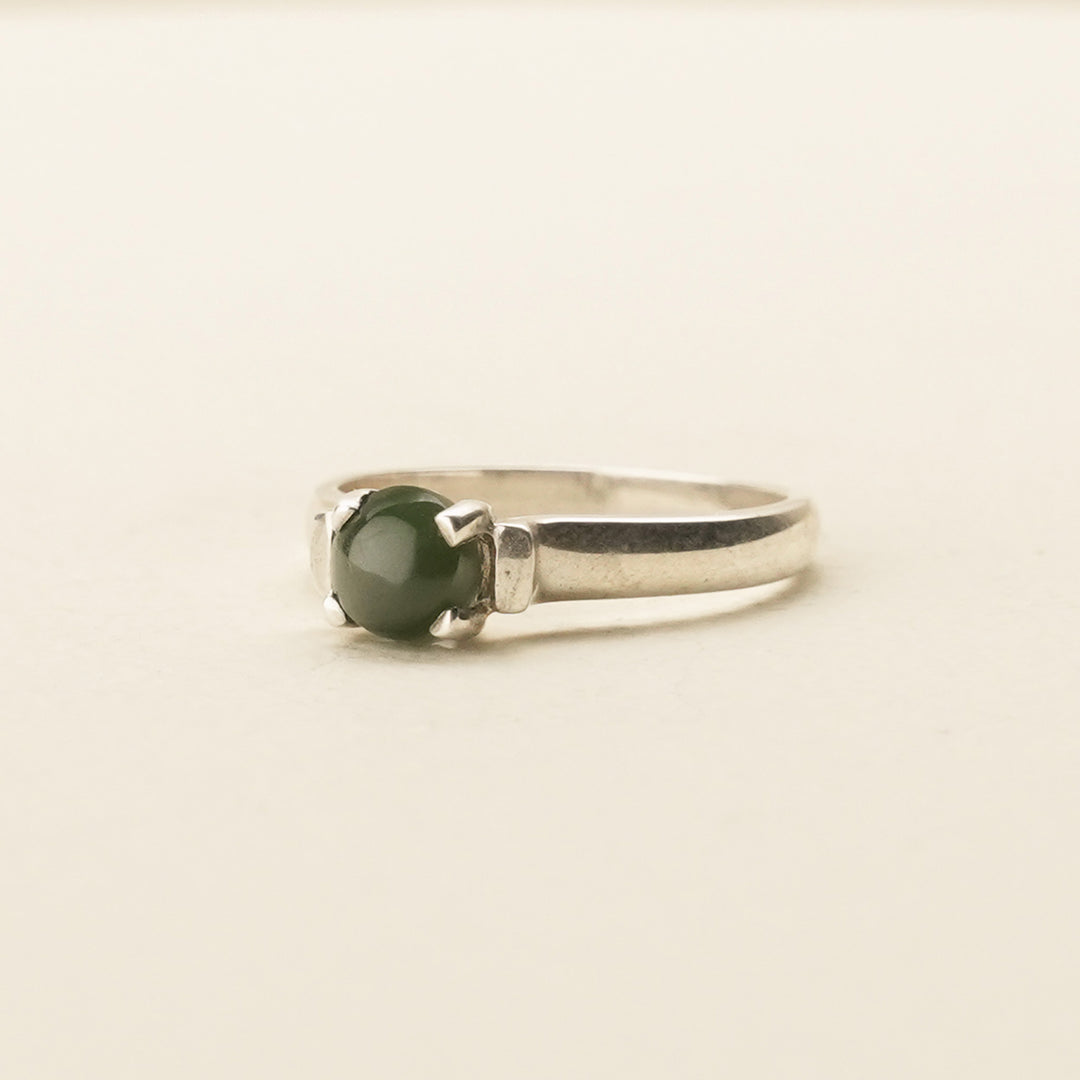 Kawakawa Pounamu Four-Claw Sterling Silver Ring