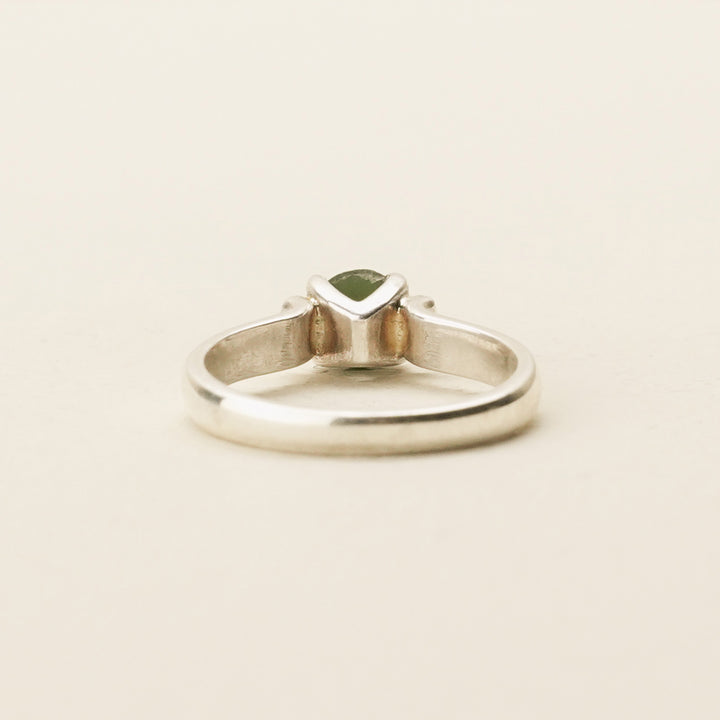 Kawakawa Pounamu Four-Claw Sterling Silver Ring