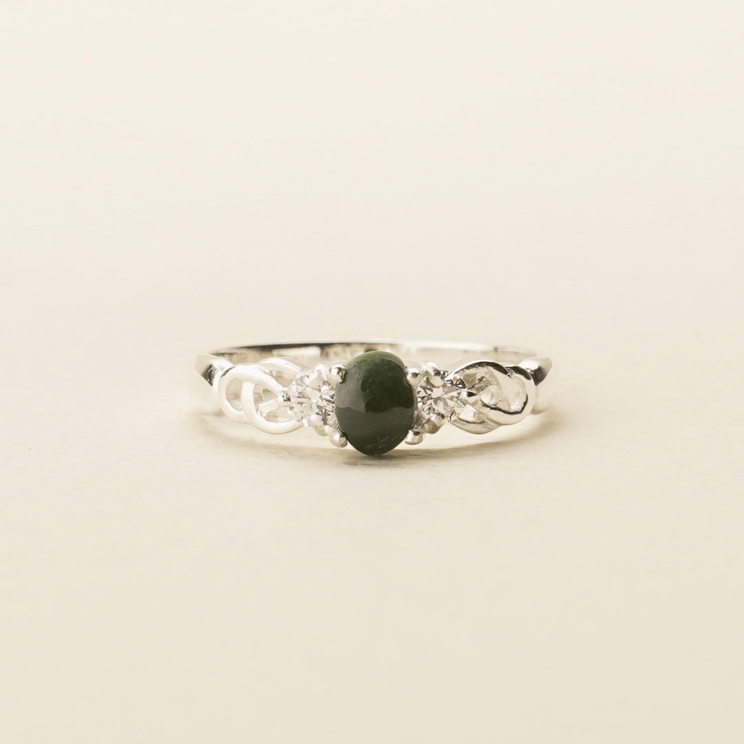 Pounamu Oval Cubic Knot-Band Sterling Silver Ring
