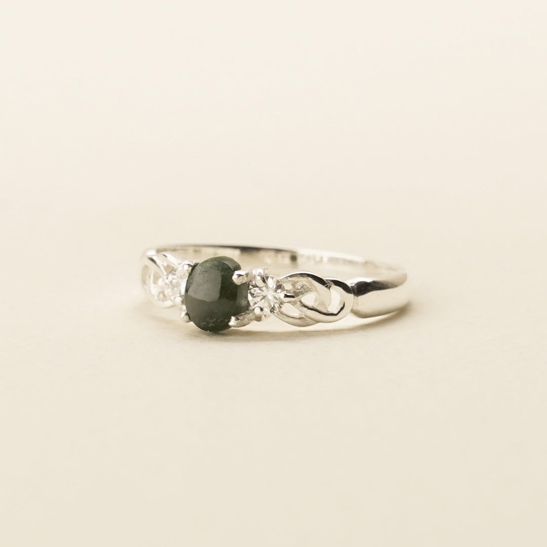 Pounamu Oval Cubic Knot-Band Sterling Silver Ring