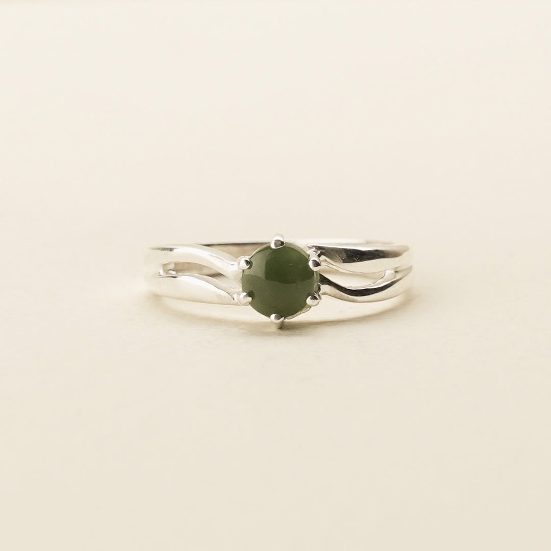Pounamu Solitaire Split-Band Sterling Silver Ring