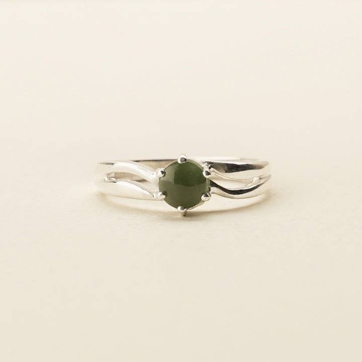 Pounamu Solitaire Split-Band Sterling Silver Ring