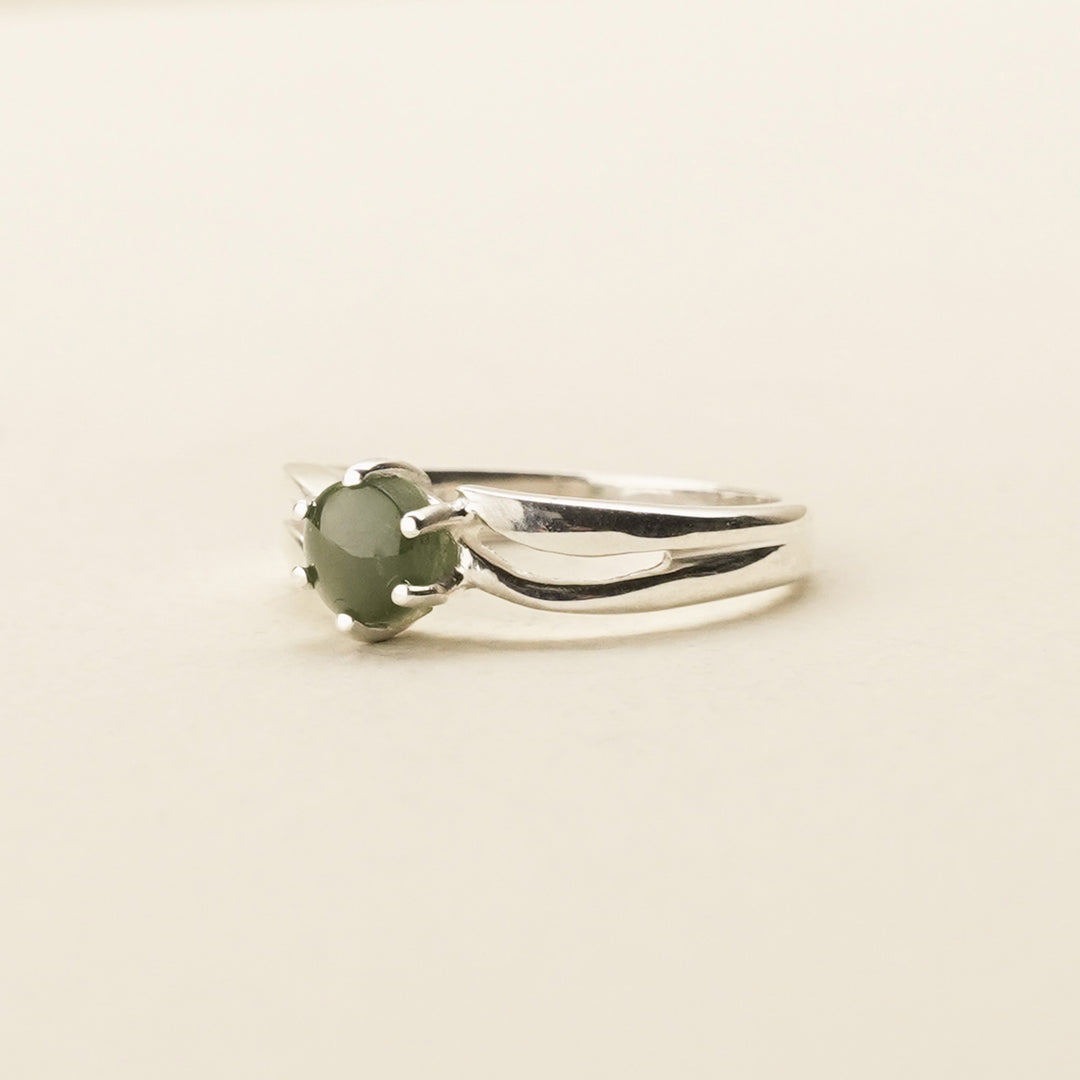 Pounamu Solitaire Split-Band Sterling Silver Ring