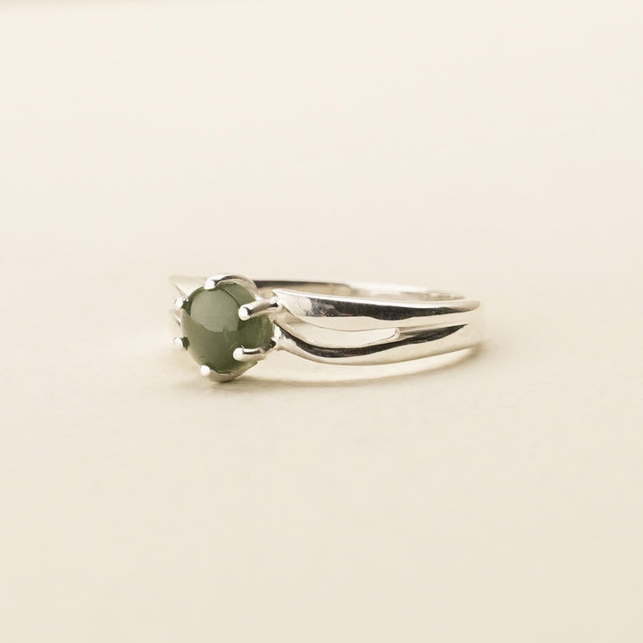 Pounamu Solitaire Split-Band Sterling Silver Ring