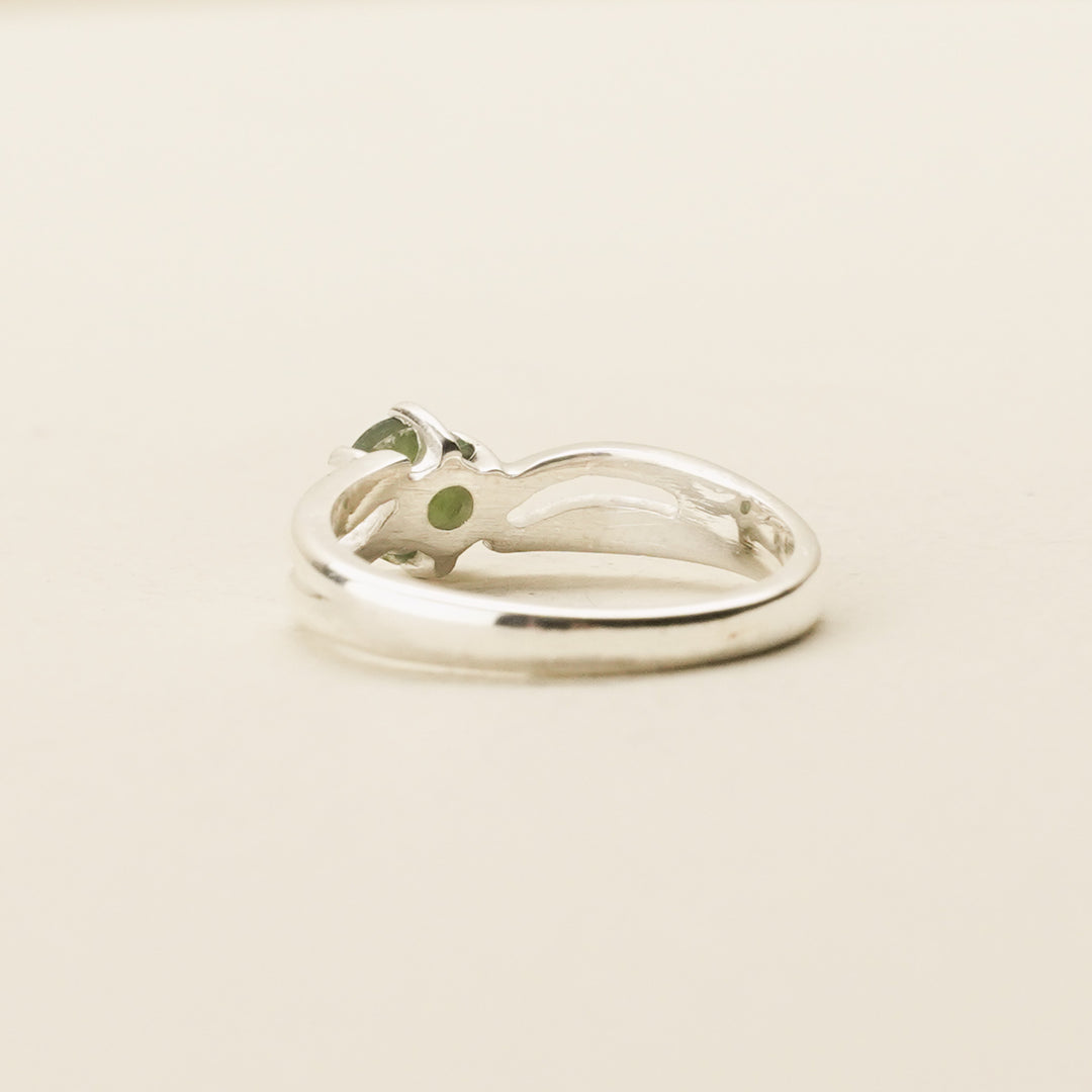Pounamu Solitaire Split-Band Sterling Silver Ring