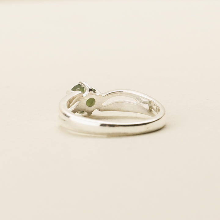 Pounamu Solitaire Split-Band Sterling Silver Ring