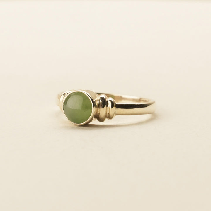 Pounamu Bezel Ribbed-Shoulder 9k Gold Ring