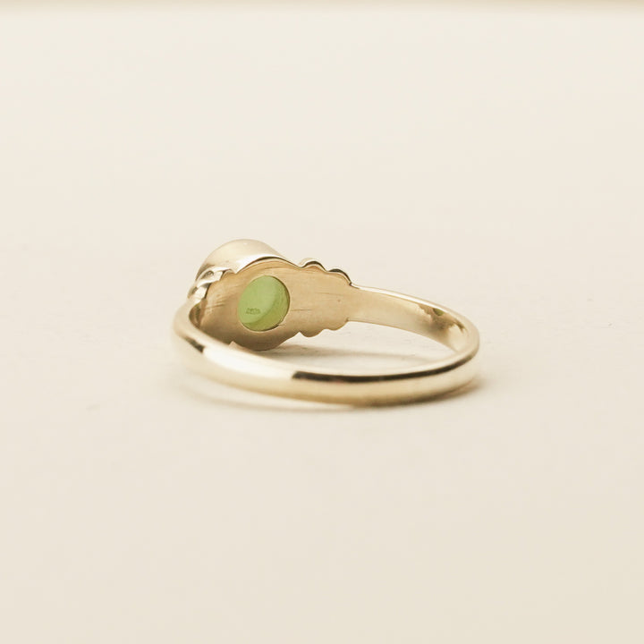 Pounamu Bezel Ribbed-Shoulder 9k Gold Ring