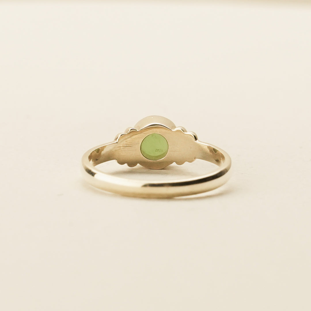 Pounamu Bezel Ribbed-Shoulder 9k Gold Ring