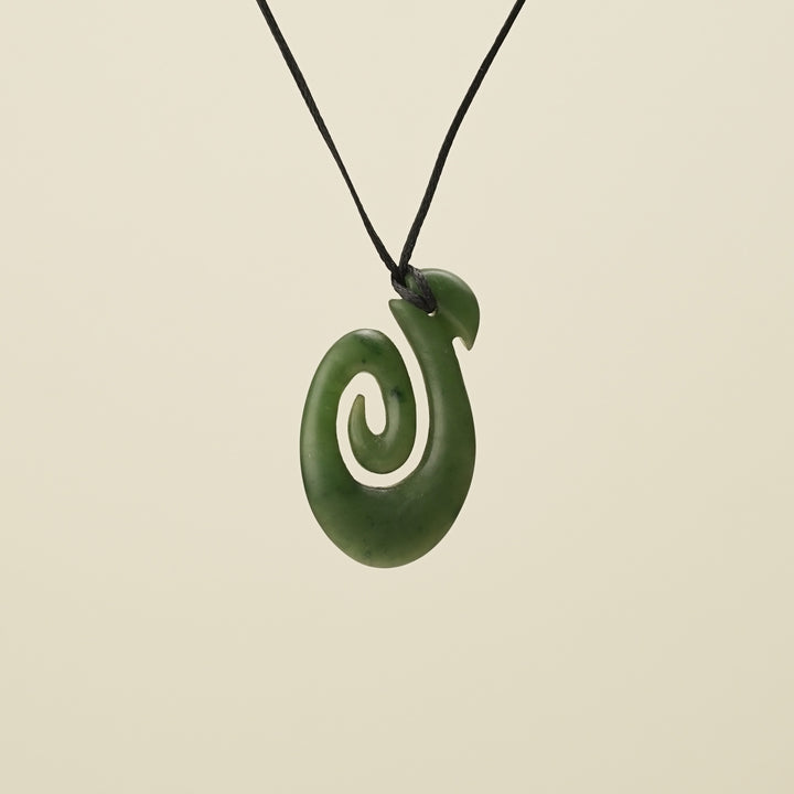 Hei Matau Kawakawa Pendant Matte Medium