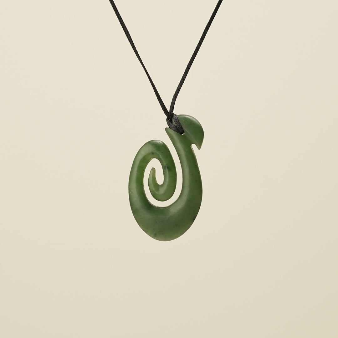 Hei Matau Kawakawa Pendant Matte Medium