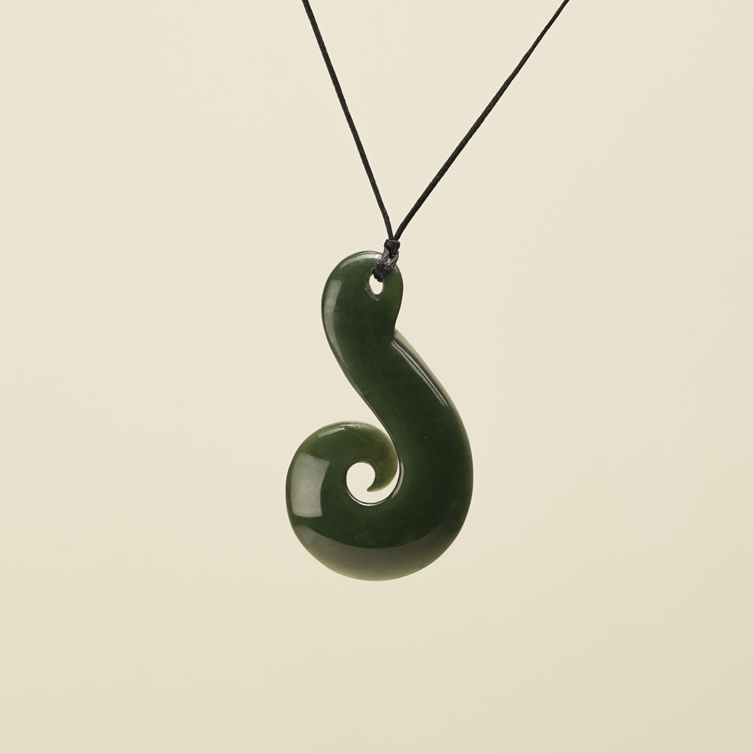 Hei Matau Pendant Kawakawa
