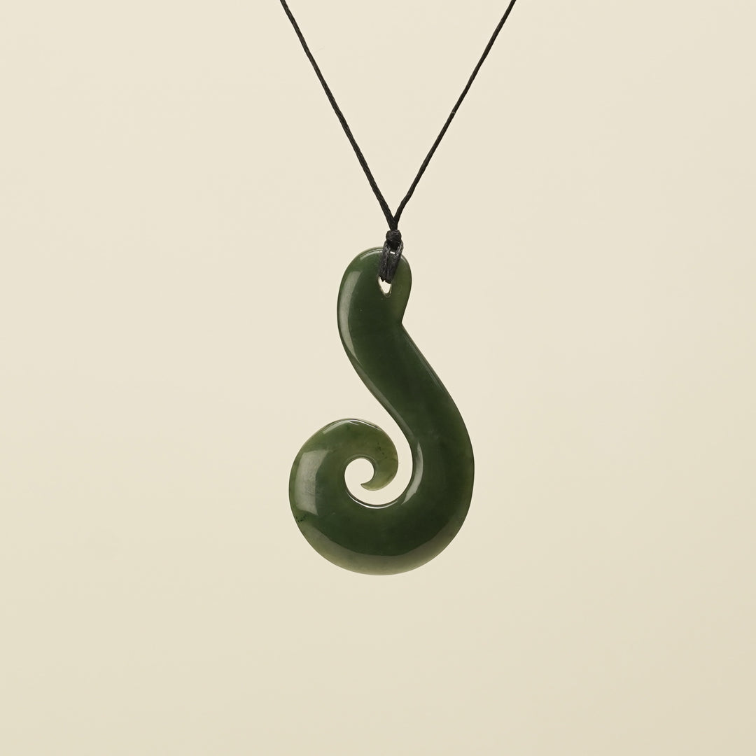 Hei Matau Pendant Kawakawa