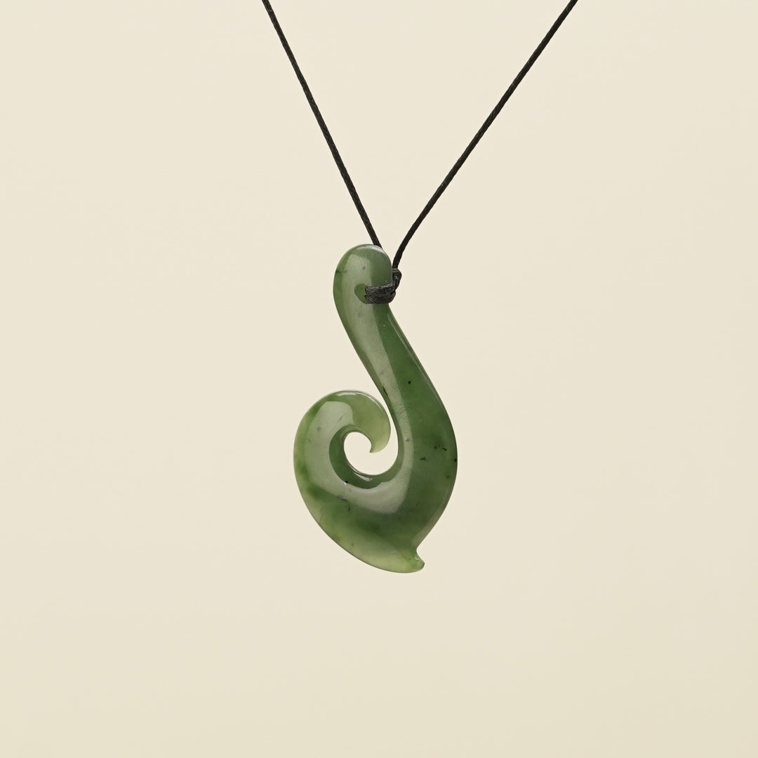 Hei Matau Kawakawa Medium Pendant