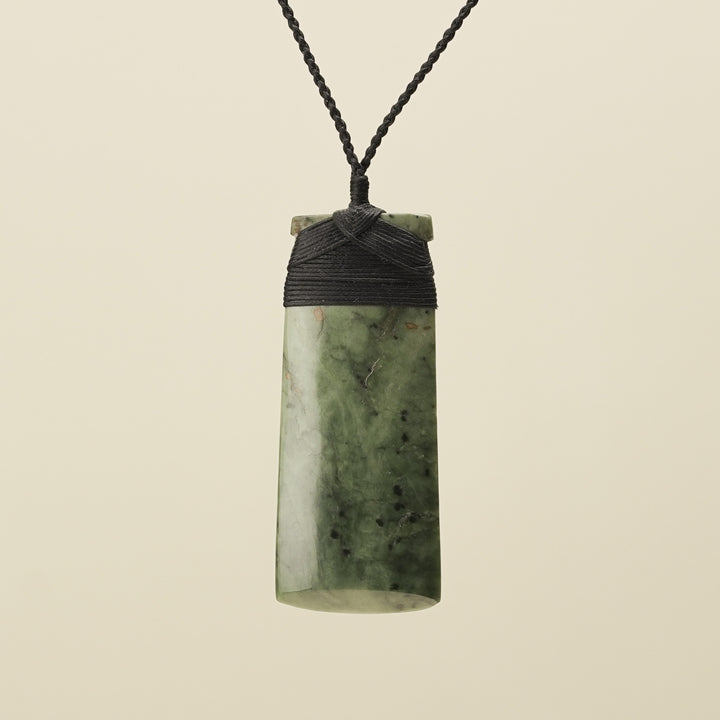 Toki Inanga Kōkopu Pounamu XXL Pendant, Black Binding