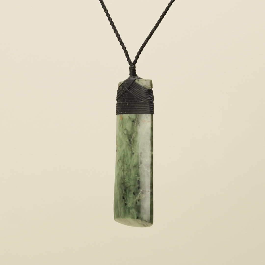 Toki Inanga Kōkopu Pounamu XXL Pendant, Black Binding