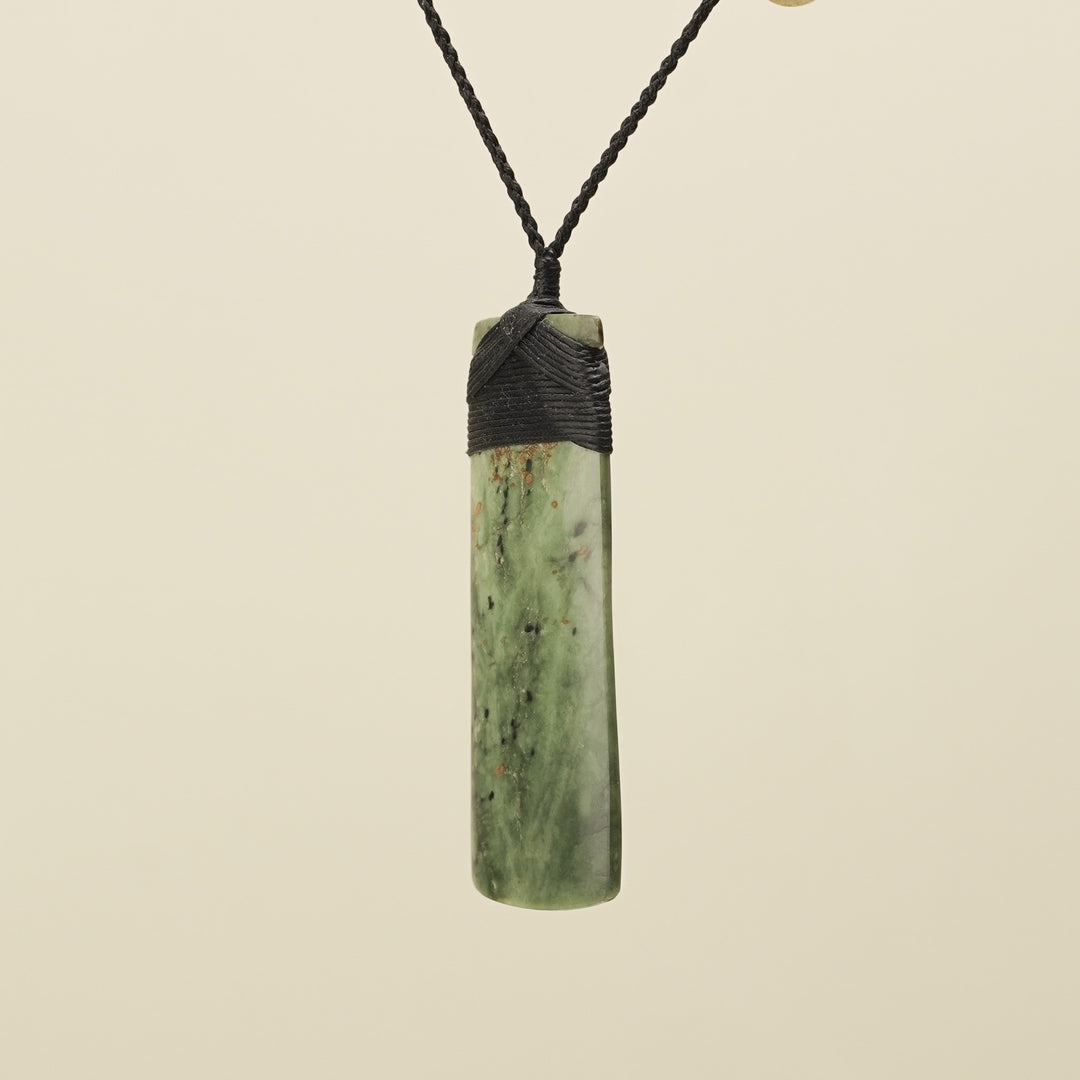 Toki Inanga Kōkopu Pounamu XXL Pendant, Black Binding