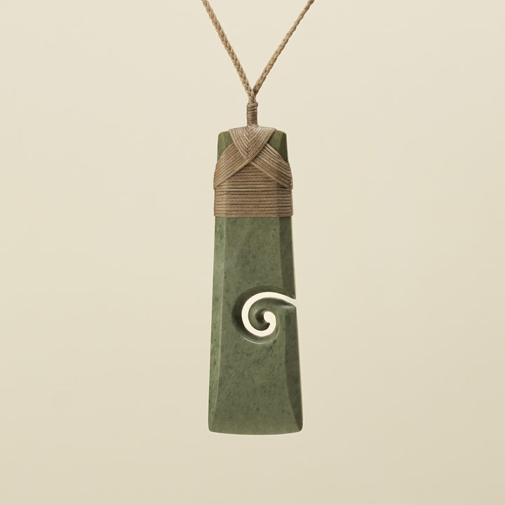 Toki Kōkopu Pounamu Matte XL Pendant, Tan Binding