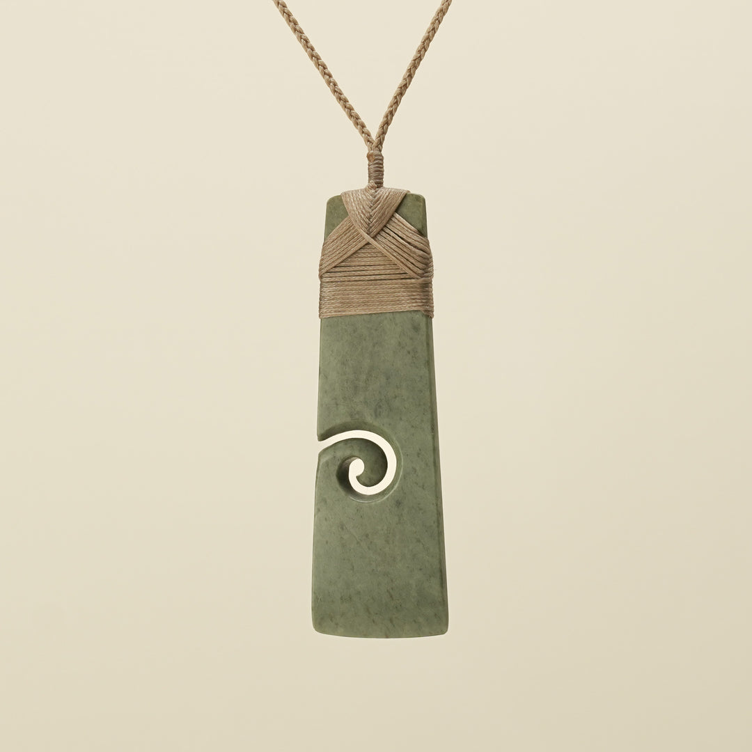 Toki Kōkopu Pounamu Matte XL Pendant, Tan Binding